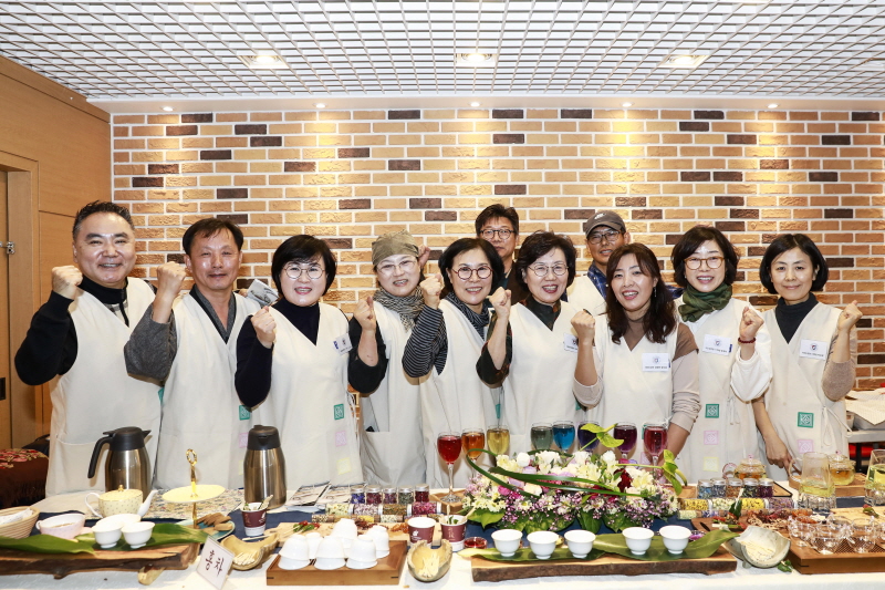 차 체험부스 학생들