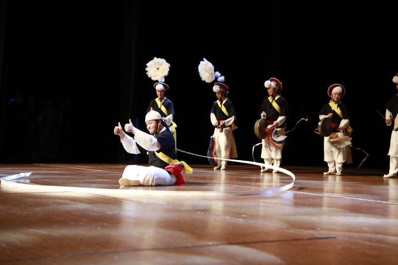 판굿연희 공연하는 모습