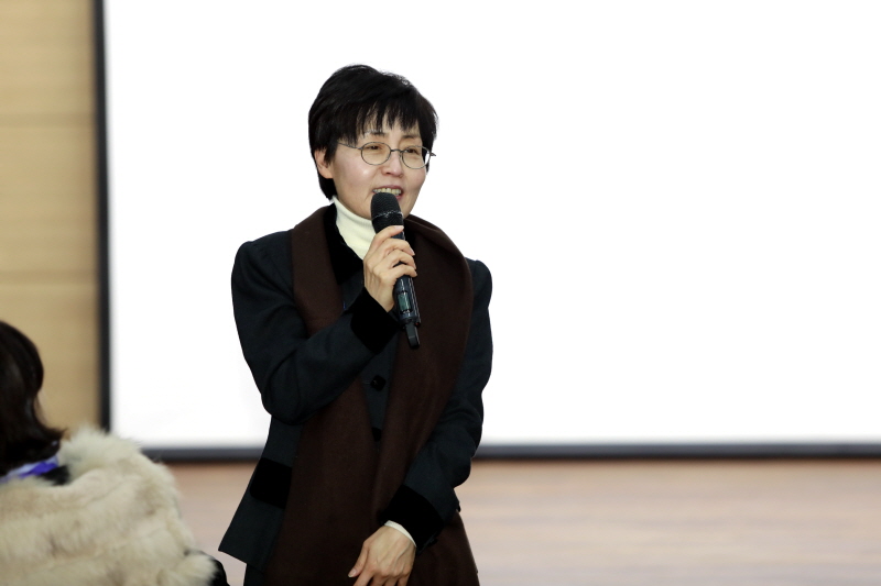 자문위원들 인사말 모습