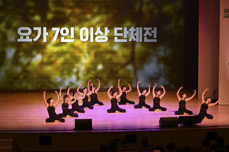 단체전 동상 수상팀 아사랑 요가 모습