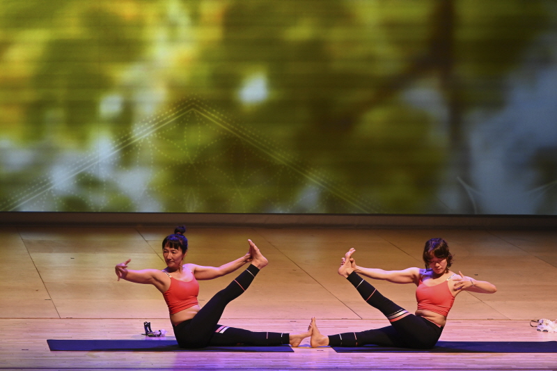 요가 퍼포먼스 모습