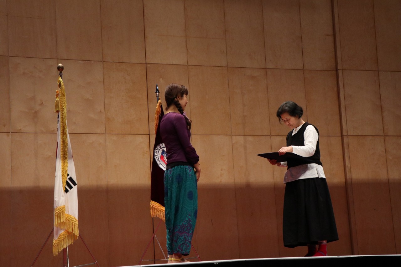 이가연 수상 모습2