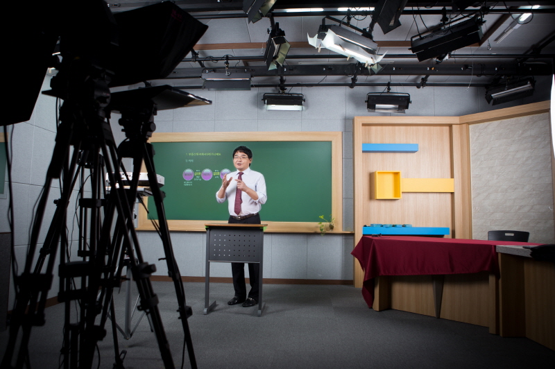 부동산학과 강의 촬영 모습