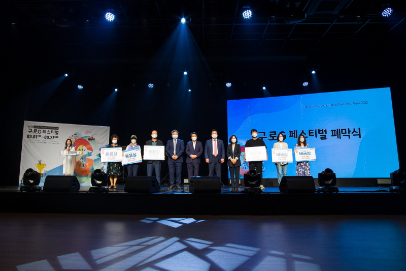 사진 콘테스트 응모작 시상자들 모습