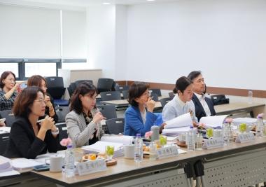 대학원, 첫 박사학위 예비 심사 개최