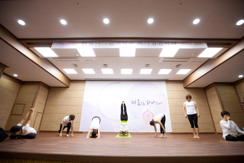 요가 단체전 팀의 요가 퍼포먼스
