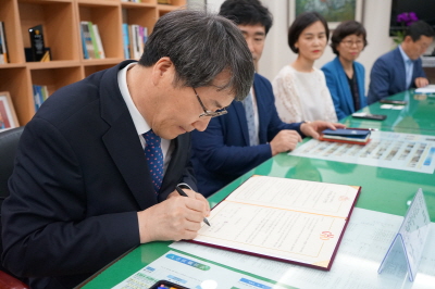 협약서 서명하는 남궁문 총장